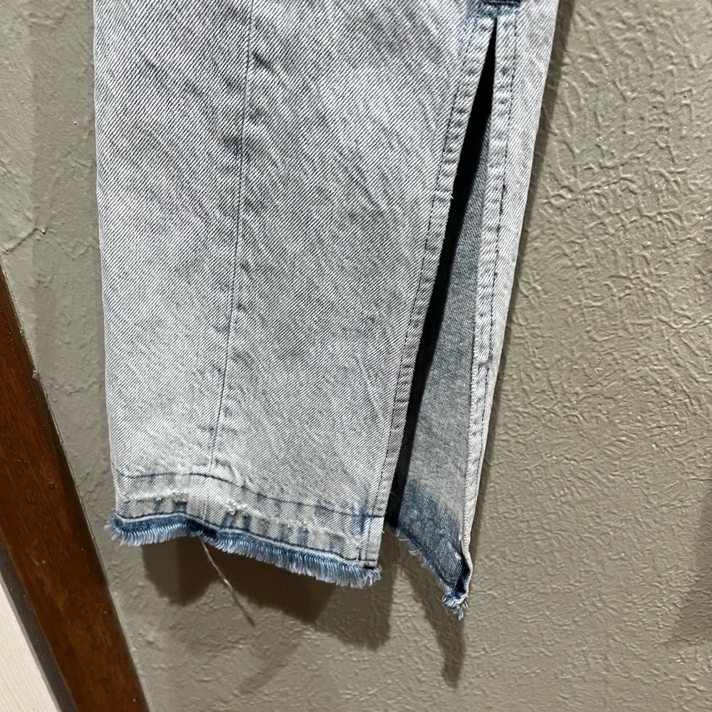 Pistola Light Blue Women's Straight Leg Jeans EUC Size 25 Slit on Side Raw Hem - Picture 3 of 7
